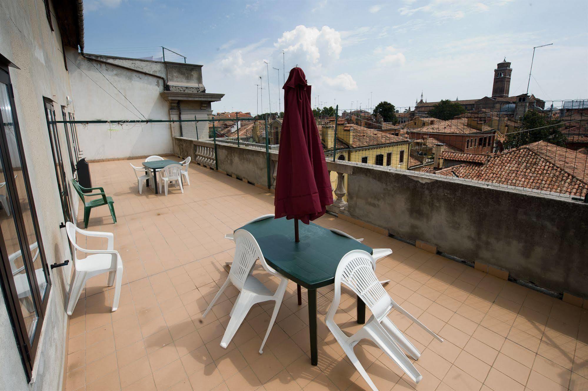 Hostal Domus Civica *