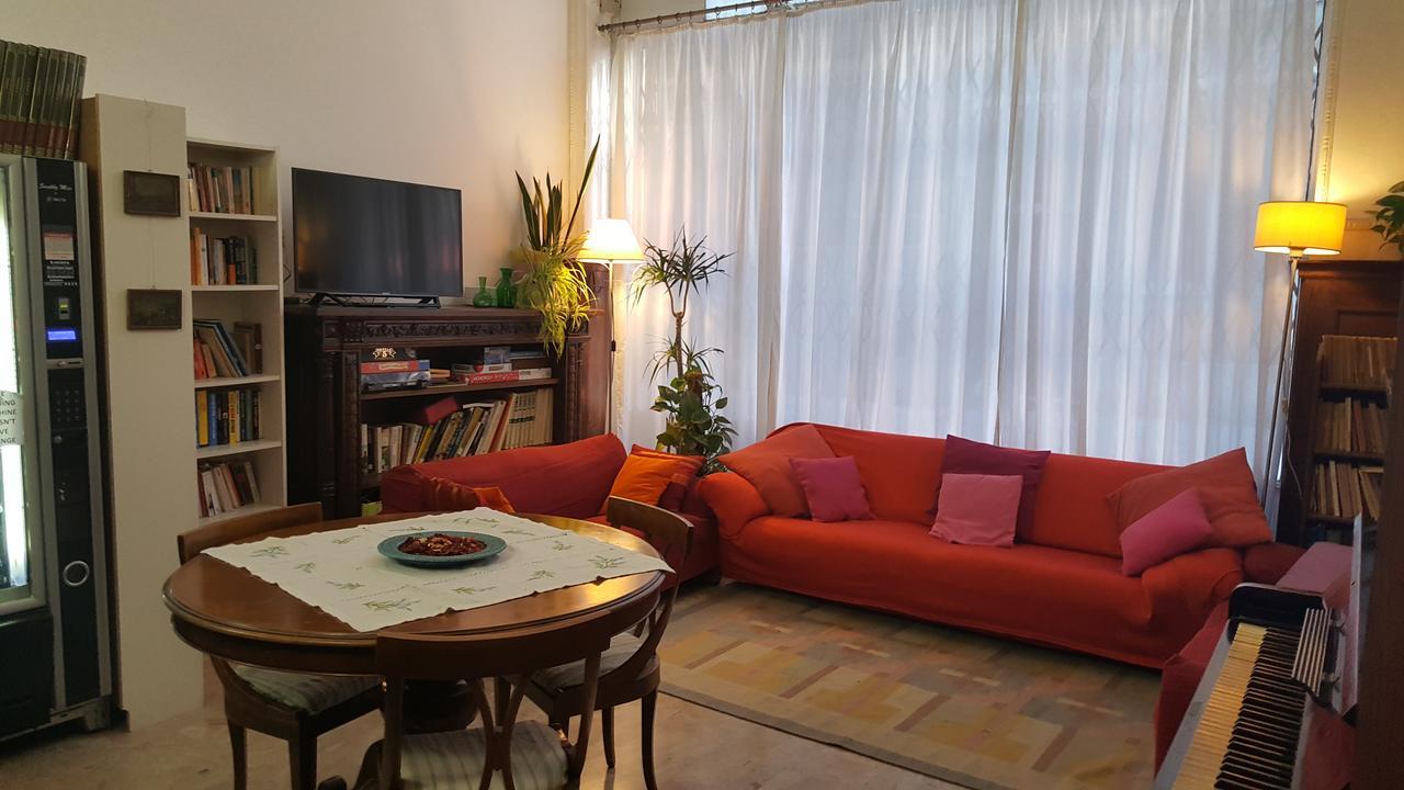 Domus Civica Hostal *